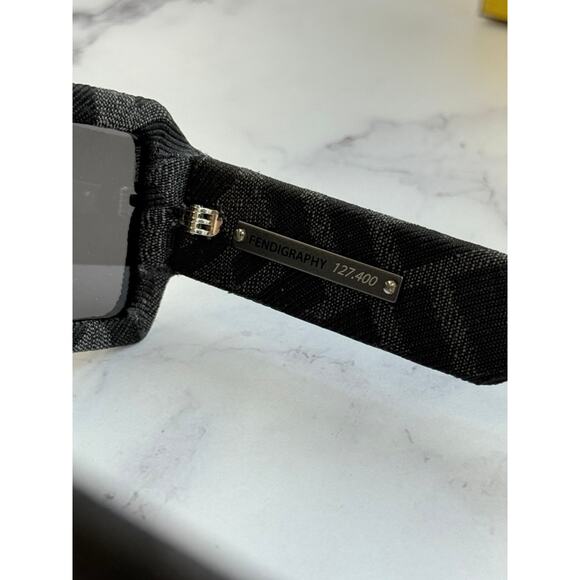 NEW Fendi FE40074U Limited Edition Sunglasses $1050 - Picture 9 of 9